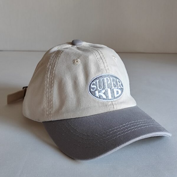 GORRA INFANTIL BORDADA “SUPER KID”. MAC BEEN GRIS - Imagen 3