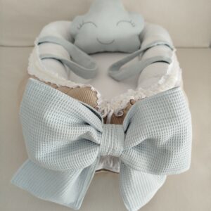 Reductor de cuna pique blanco, tela de waffle azul y beige