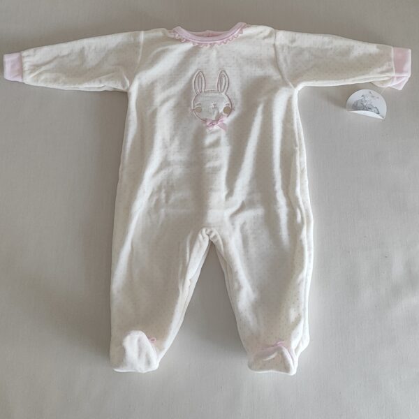 Pijama de puntitos rosas.