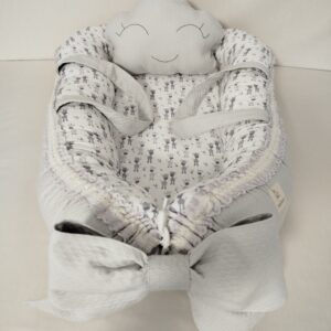 Reductor de cuna de pique con jirafas y pique gris.